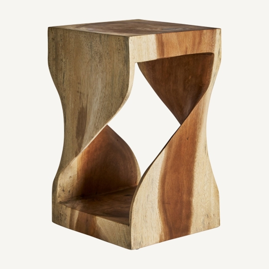 Mesa auxiliar MAUN, ideal como soporte o asiento.