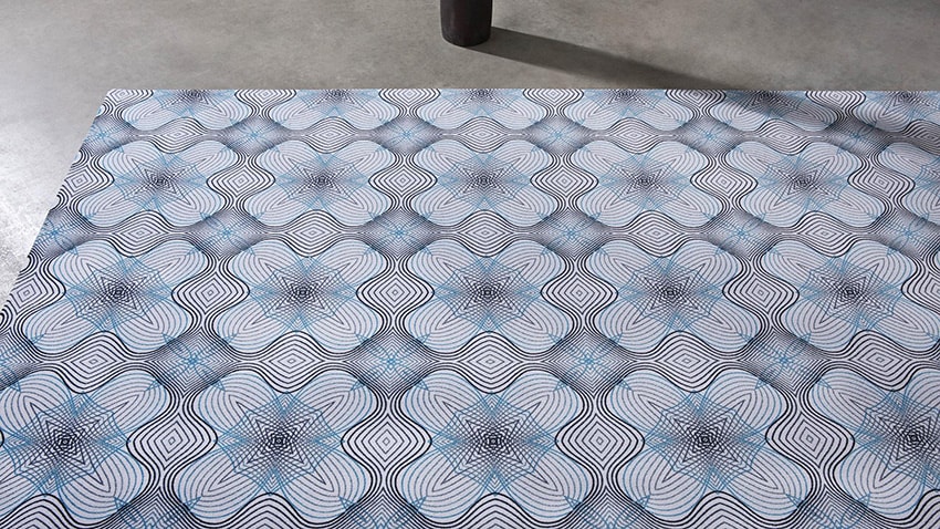 alfombra-geometrica-azul-negro