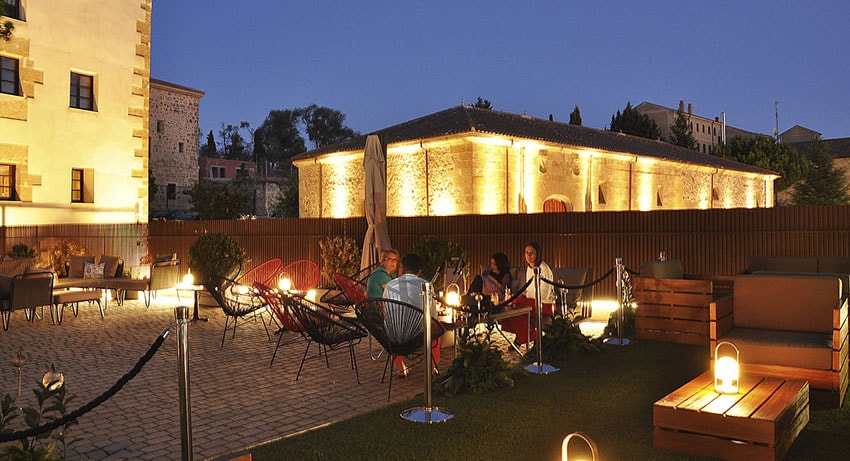 terraza-restaurante-el-monje-min